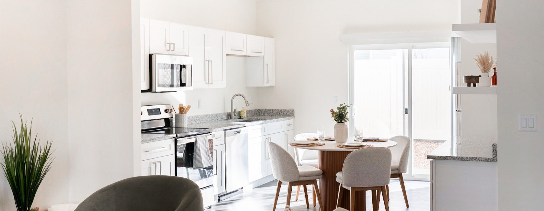 Top of the line designer kitchen with stainless steel appliances and soft close cabinets at single family rental homes in Heber Utah